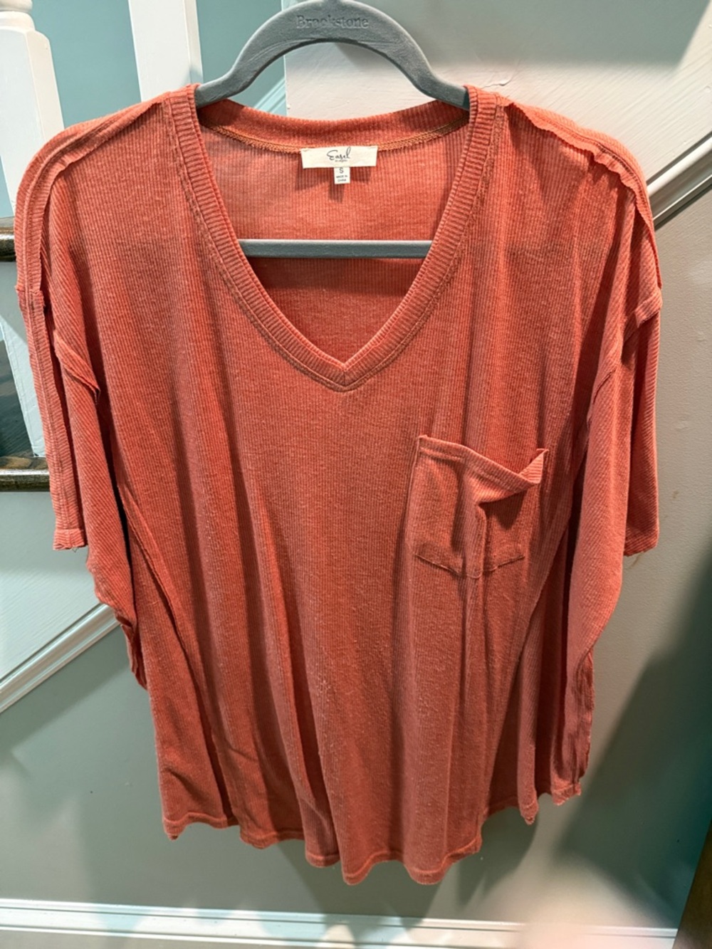 easel Washed V-Neck Short Sleeve Pocket Tee in Coral